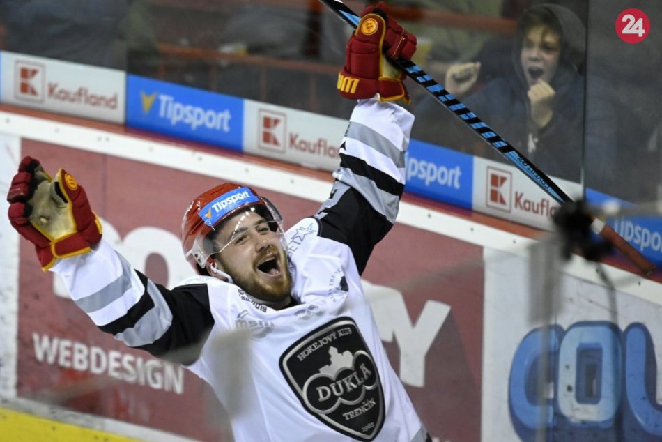 Ilustračný obrázok k článku Špeciálne dresy priniesli šťastie: Dukla Trenčín porazila majstra, FOTO