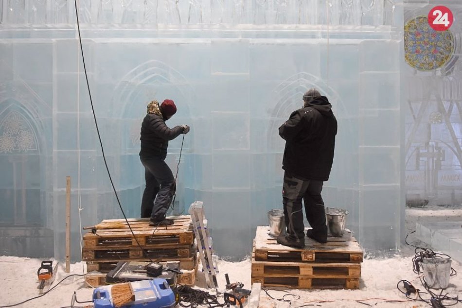 Ilustračný obrázok k článku 20 rezbárov už seká 225 ton ľadu: Tohtoročná téma dómu zahalená tajomstvom