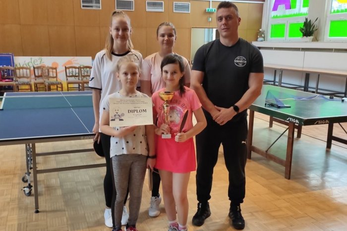 Ilustračný obrázok k článku Nela, Ela, Katka a Júlia bodujú: Dievčatá zo ZŠ Kudlovskej žiaria v stolnom tenise