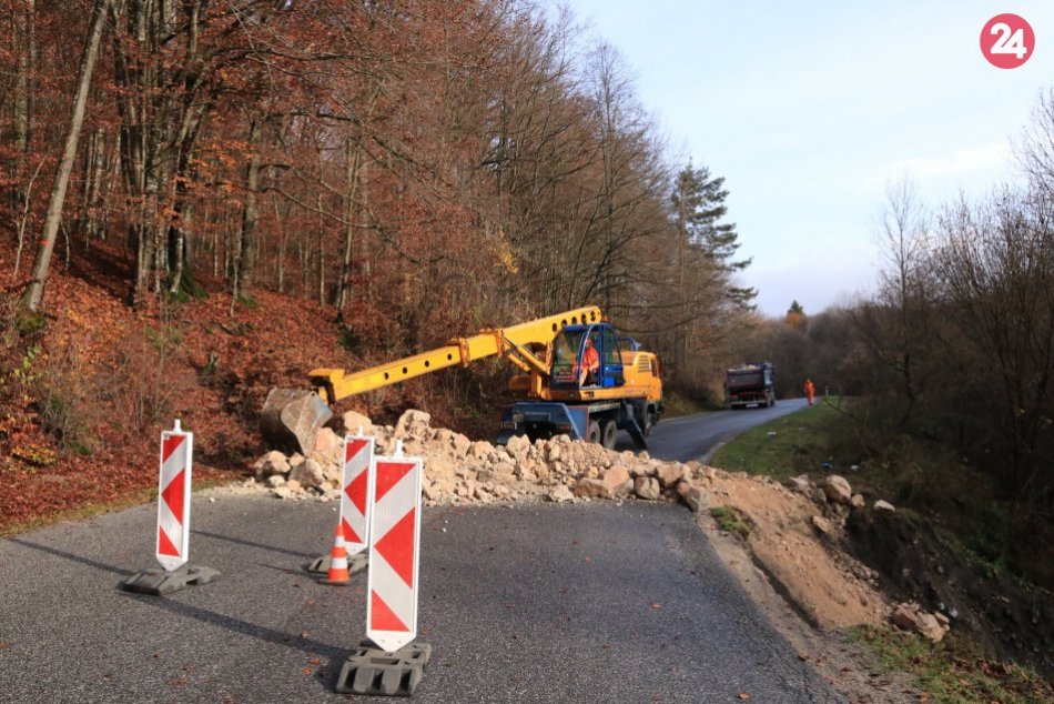 Ilustračný obrázok k článku Vodiči sa dočkali: Cesta medzi Tisovcom a Muráňom je už podľa BBSK prejazdná, FOTO