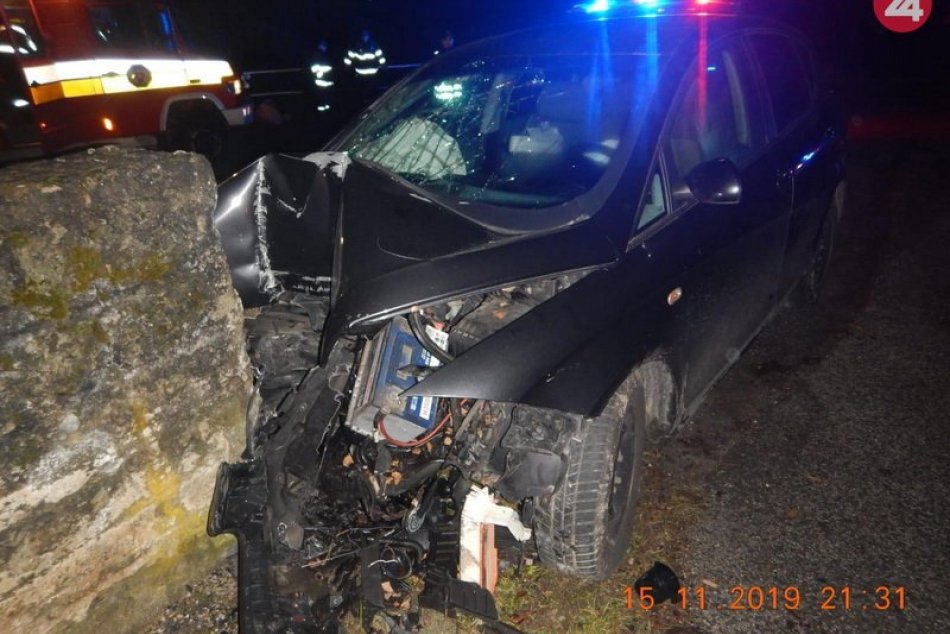 Ilustračný obrázok k článku Fatálna nehoda v okrese Brezno: Po náraze do betónu zahynul mladý spolujazdec (†30), FOTO