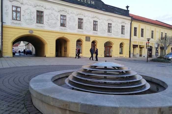 Ilustračný obrázok k článku Šikovný ťahák na týždeň pre Novovešťanov: Divadlo, film aj verejné korčuľovanie