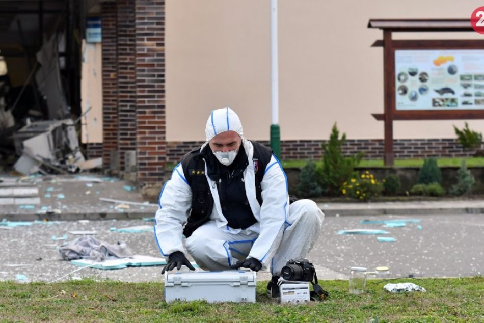 Ilustračný obrázok k článku Polícia je na nohách: V Trnavskom kraji vyhodili do povetria ďalší bankomat!