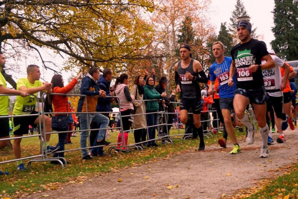 Ilustračný obrázok k článku Château Run Topoľčianky: Jesenný beh prilákal mnohých športovcov, FOTO