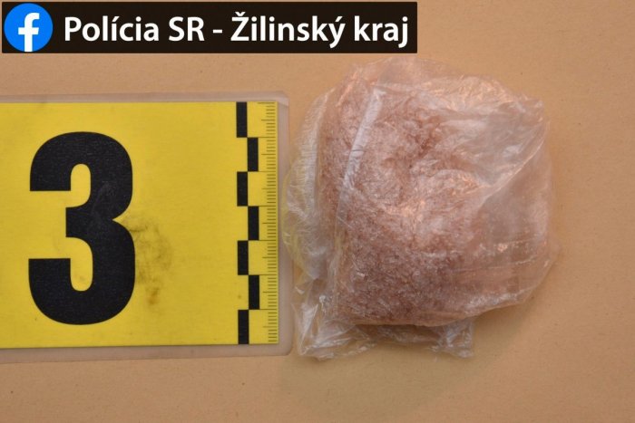 Ilustračný obrázok k článku Drogová razia v Žiline: Martin (37) mal predávať pervitín v meste a okolí, FOTO