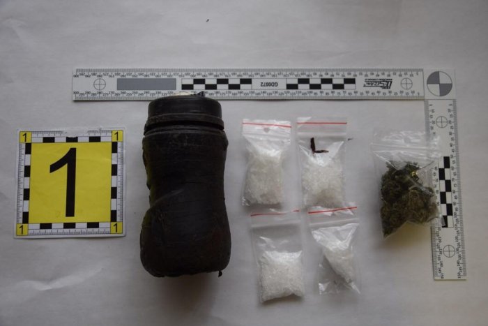 Ilustračný obrázok k článku Polícia obvinila ľudí z okresov R. Sobota a Revúca z drogovej trestnej činnosti