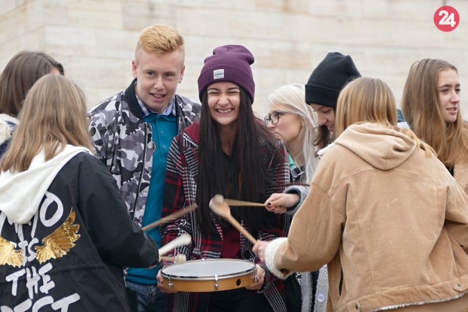 Ilustračný obrázok k článku Pomôžte deťom z detského domova: Staňte sa ich priateľmi