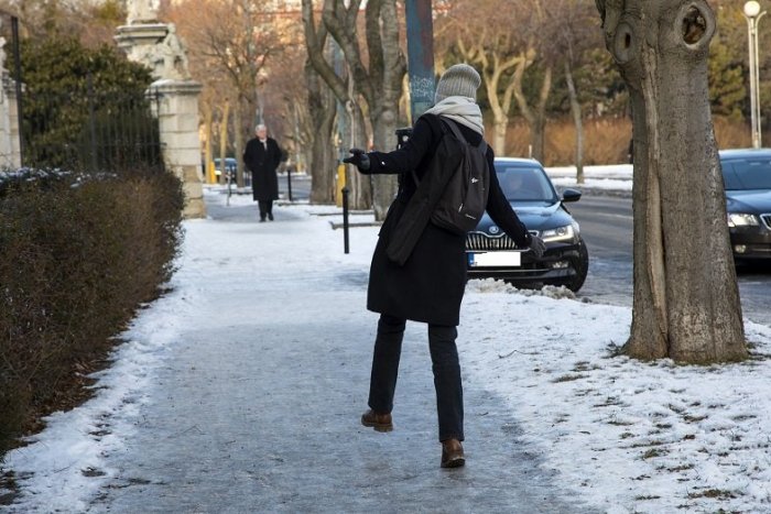 Ilustračný obrázok k článku Niet dosť peňazí: Časť chodníkov v Košiciach nebude v zime udržiavaná