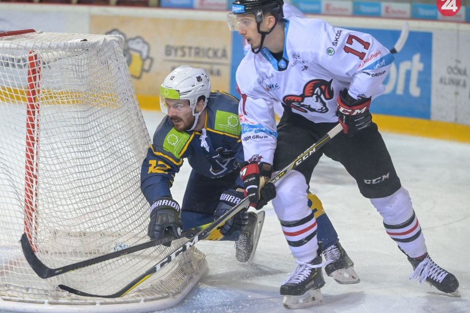 Ilustračný obrázok k článku Napätý duel na bystrickom ľade. Barani zdolali Budapešť po 7-gólovej prestrelke, FOTO