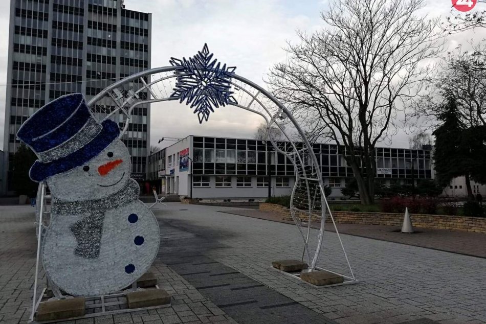 Ilustračný obrázok k článku Vianočná výzdoba v srdci Zemplína: Snehuliak, Mikuláš aj stromčeky, FOTO