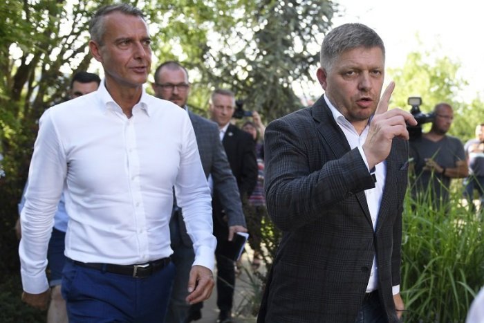 Ilustračný obrázok k článku Raši v O 5 minút 12: Žiadny kontakt medzi Kočnerom a Ficom neexistoval