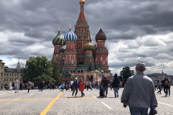 Ilustračný obrázok k článku Originálny nápad bystrických maturantov. Krádež triednej knihy točili po celom svete, VIDEO