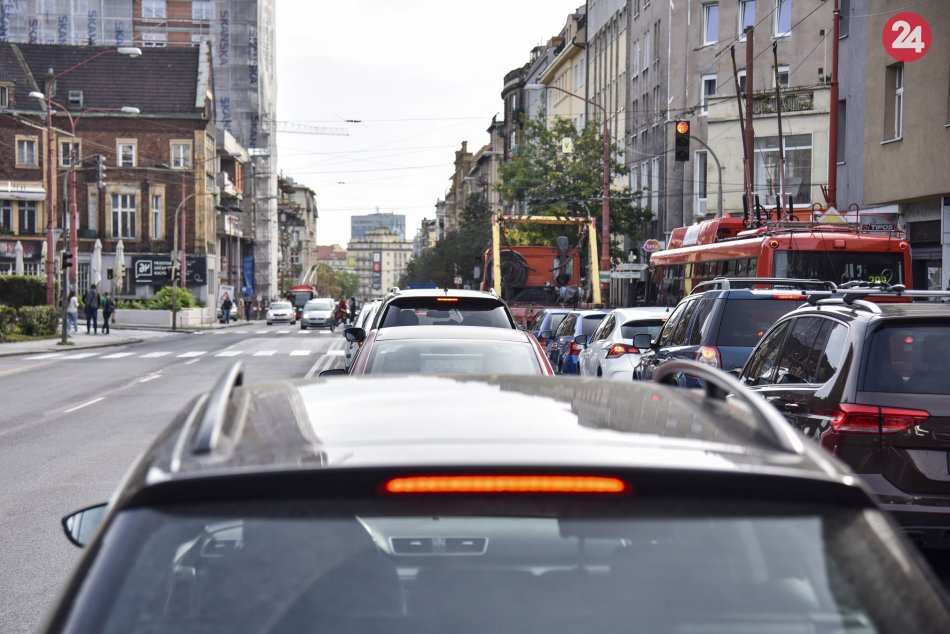 Ilustračný obrázok k článku Bratislava stojí v zápchach. Vodiči, rátajte so zdržaním aj 30 minút