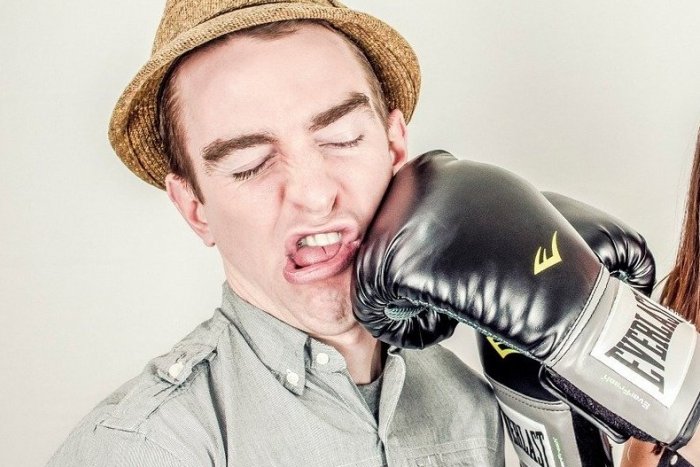 Ilustračný obrázok k článku Vybral si nesprávnu obeť: 82-ročná kulturistka zmlátila vlamača, skončil v nemocnici