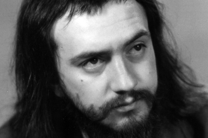 Ilustračný obrázok k článku Smutná správa: Zomrel dlhoročný scénograf DJGT Rastislav Bohuš