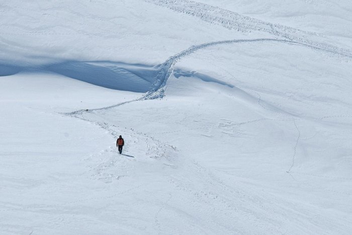 Ilustračný obrázok k článku Muž stratil na túre v snehu svadobný prsteň: Našla ho dvojica turistov, pomohol detektor