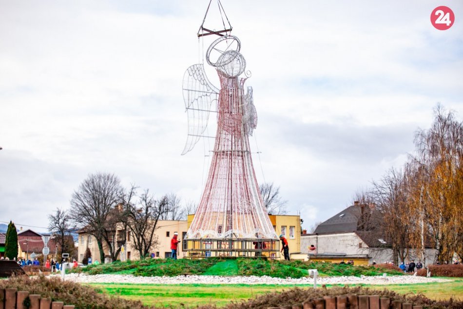 Ilustračný obrázok k článku Popradčania majú šancu vidieť naživo prílet vianočného ANJELA: Kedy presne to začne?