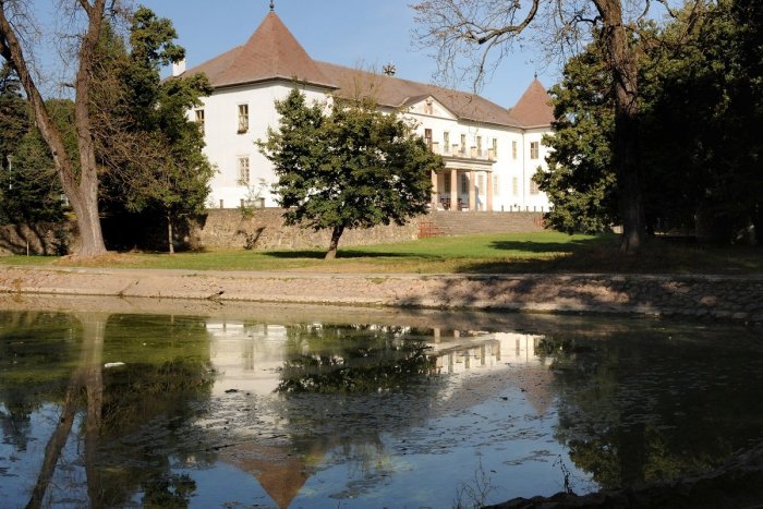 Ilustračný obrázok k článku Nové autobusové zastávky vo Veľkej Ide majú zvýšiť komfort i bezpečnosť cestujúcich