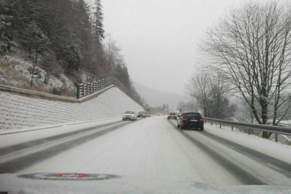 Ilustračný obrázok k článku AKTUÁLNE správy z HORSKÝCH priechodov: Zvážte potrebu jazdy autom, VYZVALI cestári