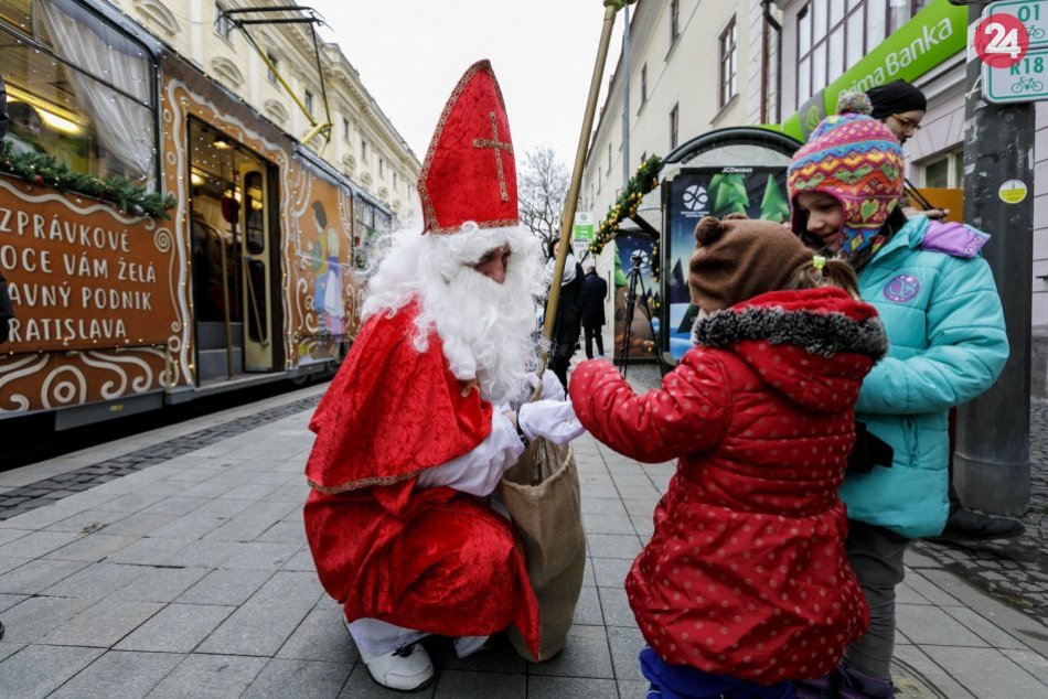 Ilustračný obrázok k článku Poslúchali ste? Do Bratislavy prídu Mikulášovia so svojimi pomocníkmi