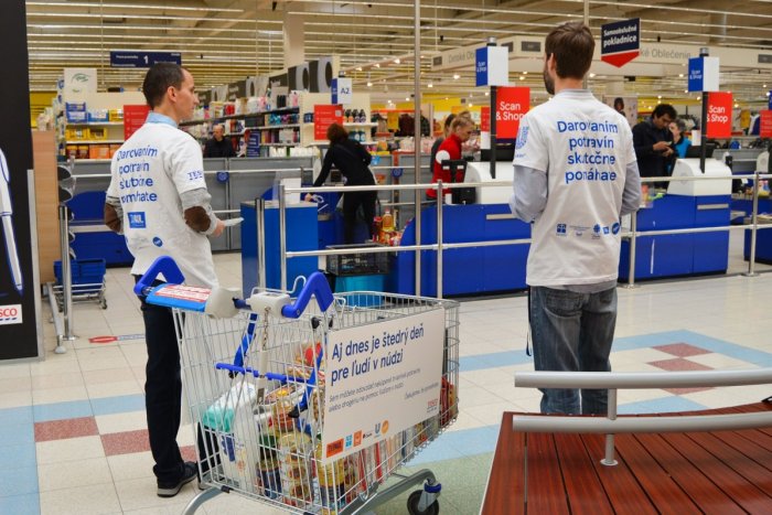Ilustračný obrázok k článku Zákazníci Tesca vytvorili rekord, ľuďom  v núdzi darovali potraviny za 260-tisíc eur!