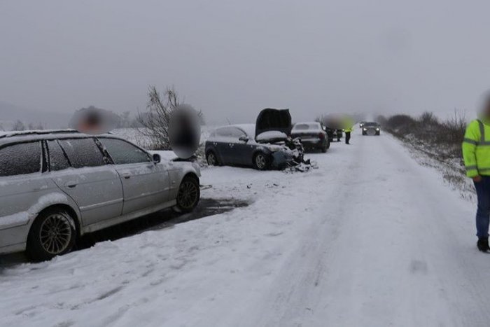 Ilustračný obrázok k článku Kalamita na cestách v našom kraji: Niektoré úseky ciest sú kritické, FOTO