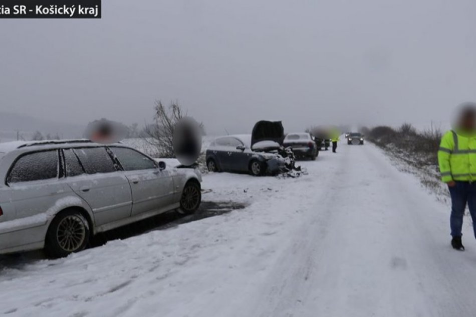 Ilustračný obrázok k článku Hasiči zasahovali na cestách Košického kraja od rána viac ako dvadsaťkrát