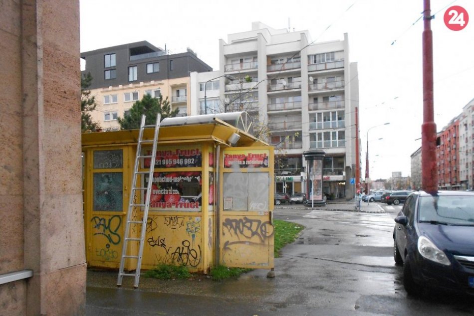 Ilustračný obrázok k článku FOTO: Schátrané novinové stánky "strašia" v celej Bratislave