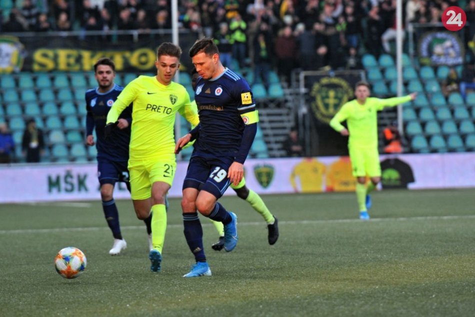 Ilustračný obrázok k článku Slovan vedie tabuľku o sedem bodov: V Žiline gól nepadol, DAC zdolal Nitru