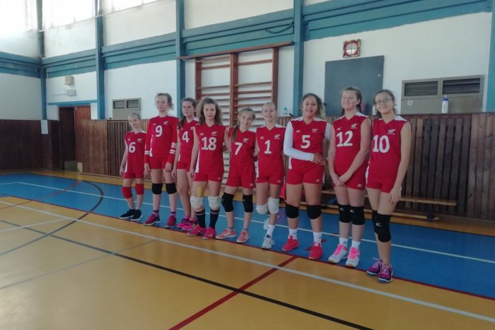 Ilustračný obrázok k článku Mladé volejbalistky opäť bodovali: Zápasy vyhrali staršie aj mladšie žiačky