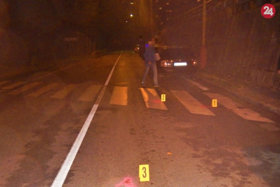 Ilustračný obrázok k článku Nehoda na priechode medzi autom a chodkyňou: Polícia z Považskej žiada o pomoc, FOTO