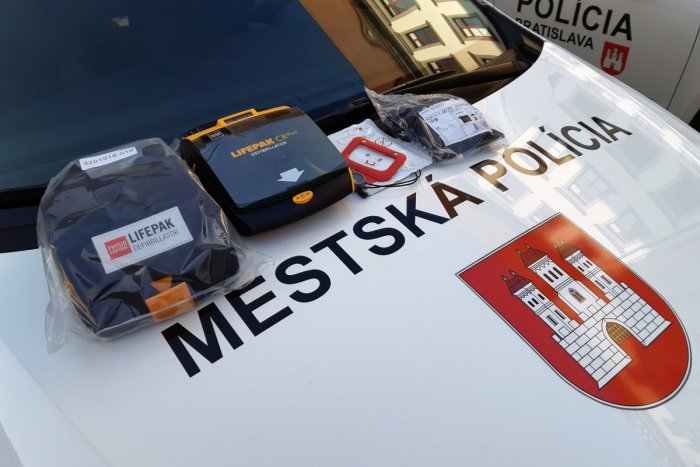 Ilustračný obrázok k článku Mestskí policajti budú zachraňovať aj srdcia