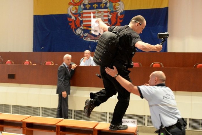 Ilustračný obrázok k článku Chcel byť prezidentom, asi skončí v base. Martina Daňa obvinili za daňový podvod