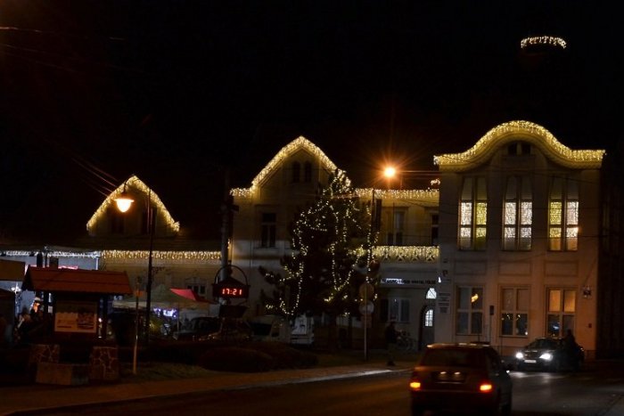 Ilustračný obrázok k článku Vianoce vo Fiľakove budú po novom aj šetrnejšie k prírode, mesto prichádza s novinkami