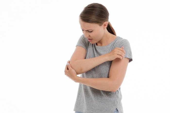 Ilustračný obrázok k článku Máte bolesti kĺbov a svalov? V nemocnici spúšťajú liečbu novou terapiou