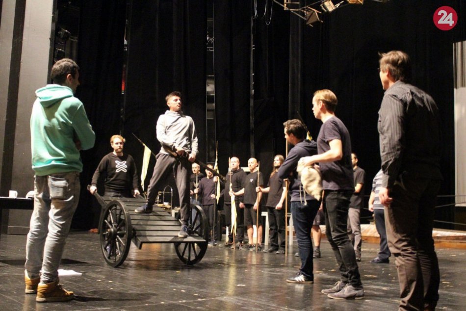 Ilustračný obrázok k článku Legendárny Robin Hood ožije na doskách DAB v Nitre: Herci začali skúšať, FOTO