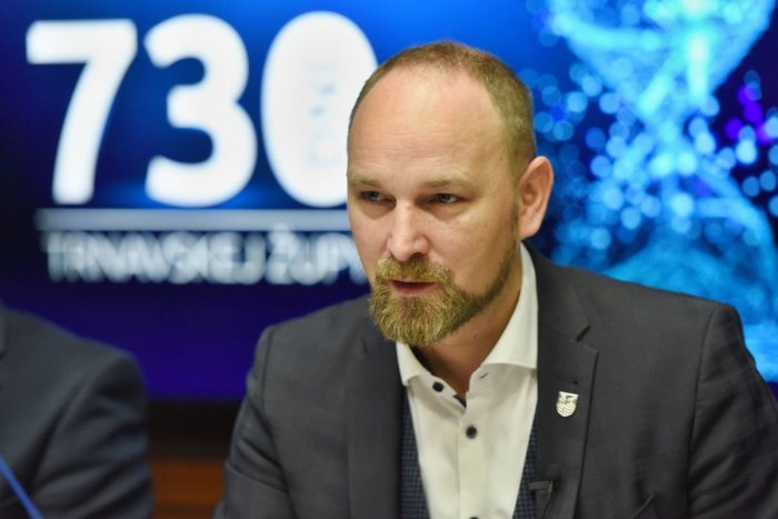 Ilustračný obrázok k článku Prichádzajú škrty! Trnavský kraj stopol poskytovanie dotácií