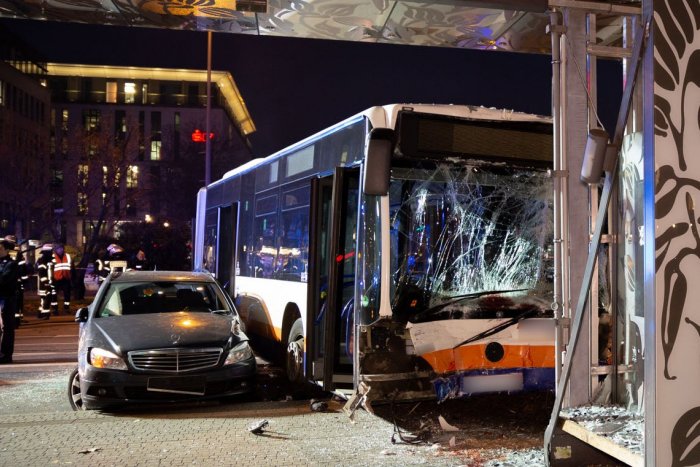 Ilustračný obrázok k článku Zrážka autobusov cestou na výlet: Zranilo sa 13 malých detí