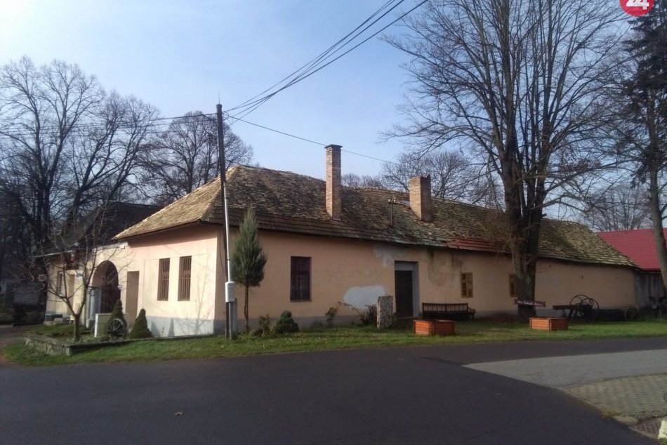 Ilustračný obrázok k článku Veľké plány v Sáse: Obec chce obnoviť krov storočného Domu ľudových tradícií