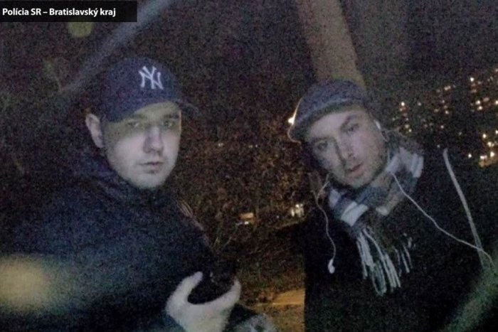 Ilustračný obrázok k článku Čudná zábava. Poškodili bankomaty, aby nevydávali peniaze