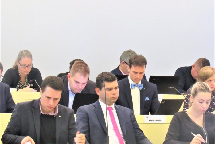 Ilustračný obrázok k článku Rok 2019 bol veľmi dobrý: Poslanci presunuli 3,3 milióna eur do rezervného fondu