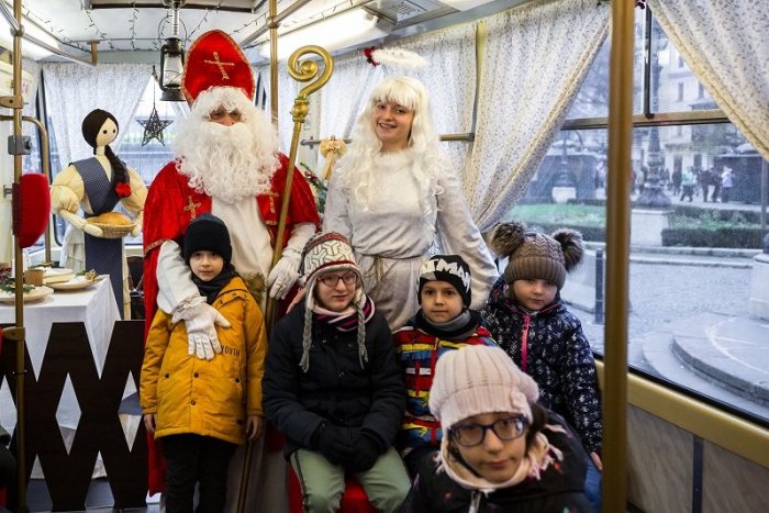 Ilustračný obrázok k článku KURIOZITA DŇA: Rolu šoféra v mestskej hromadnej doprave prevzal samotný Mikuláš