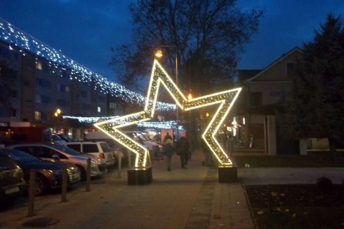 Ilustračný obrázok k článku O pár dní štartujú Vianočné trhy v Šali: Na TOMTO programe sa v meste zabavíte