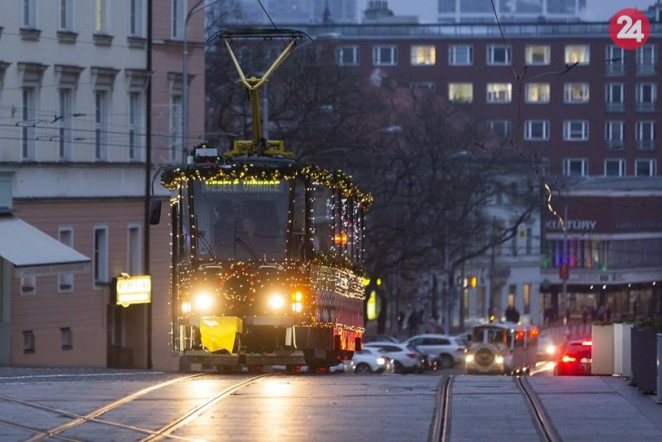 Ilustračný obrázok k článku Nedajme sa zahanbiť! Podporte v ankete bratislavskú Vianočnú električku