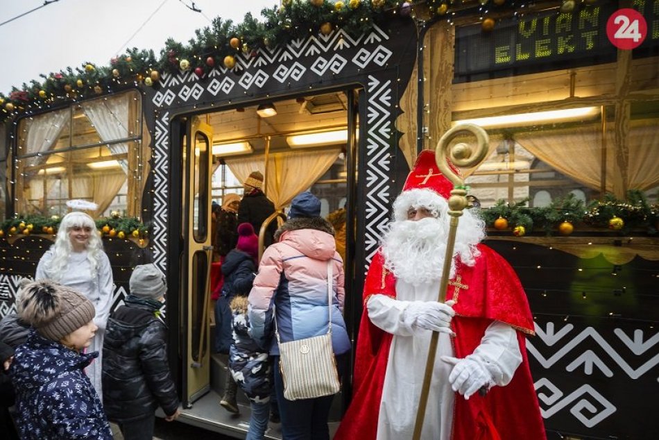 Ilustračný obrázok k článku Tradície z „tradičných" rodín nám akosi miznú. Tieto zistenia o Vianociach vás prekvapia