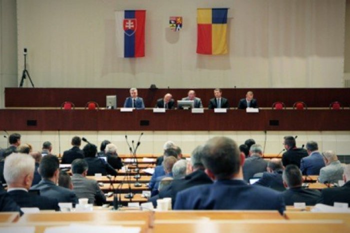 Ilustračný obrázok k článku Pomoc od Košickej župy: Zastupiteľstvo KSK schválilo pomoc 100 000 eur pre mesto Prešov