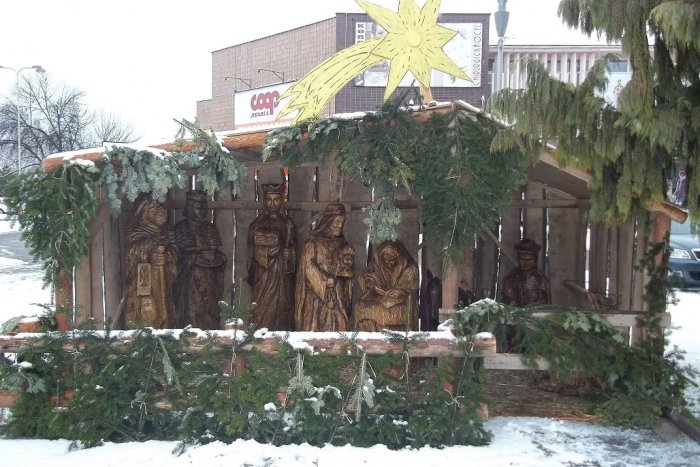 Ilustračný obrázok k článku Drevený betlehem teší Šaľanov: Jeho sochy vznikali pod rukami viacerých umelcov