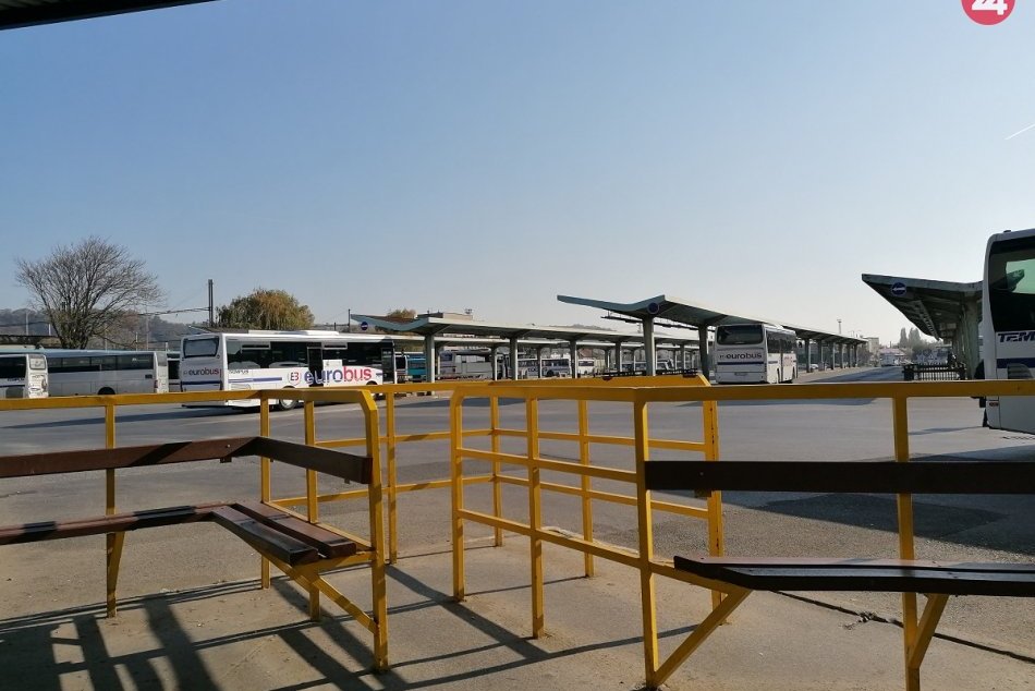 Ilustračný obrázok k článku Autobusov v prímestskej doprave jazdí čoraz menej, ktoré zrušili?