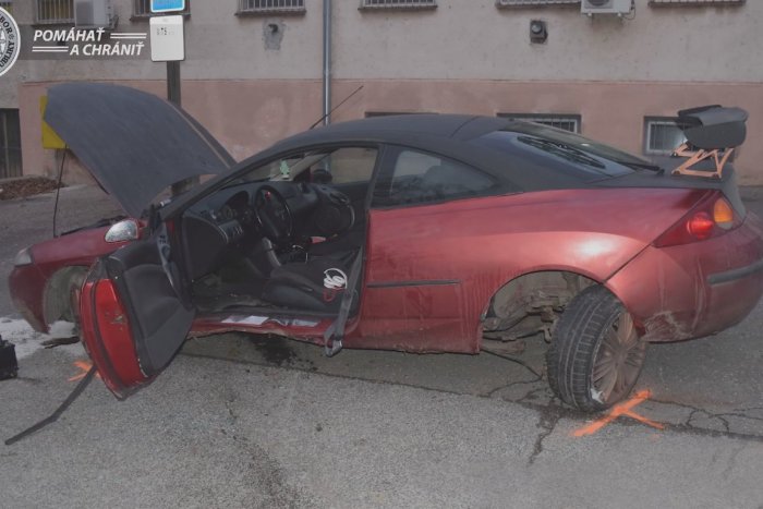 Ilustračný obrázok k článku Šialený únik: Kontrola sa zmenila v naháňačku, skončila nehodou