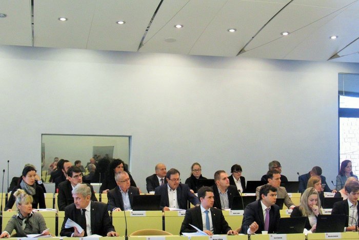 Ilustračný obrázok k článku Chystá sa mestské zastupiteľstvo, platiť však budú prísne podmienky a opatrenia